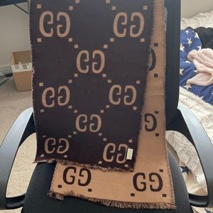 Gucci women scarf